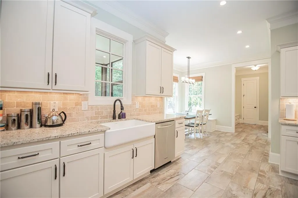 6400 Bridgewood Valley Road, Sandy Springs, Georgia 30328, 5 Bedrooms Bedrooms, ,5 BathroomsBathrooms,Residential,Sold,6400 Bridgewood Valley Road,6795147