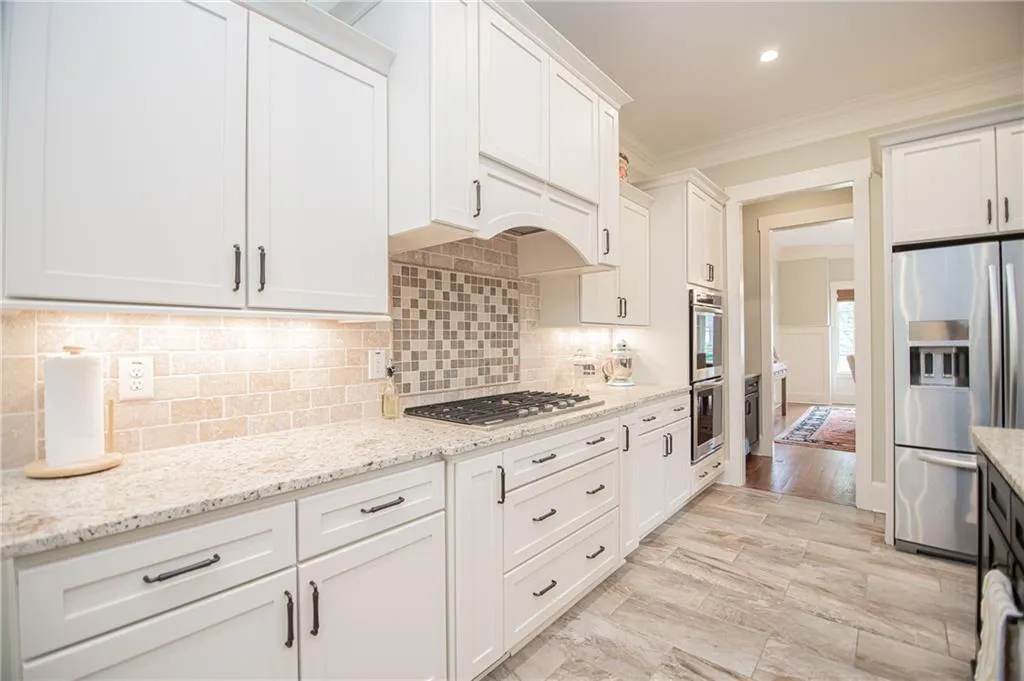 6400 Bridgewood Valley Road, Sandy Springs, Georgia 30328, 5 Bedrooms Bedrooms, ,5 BathroomsBathrooms,Residential,Sold,6400 Bridgewood Valley Road,6795147