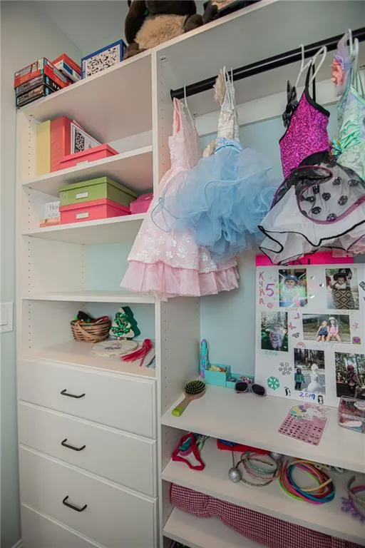 6400 Bridgewood Valley Road, Sandy Springs, Georgia 30328, 5 Bedrooms Bedrooms, ,5 BathroomsBathrooms,Residential,Sold,6400 Bridgewood Valley Road,6795147