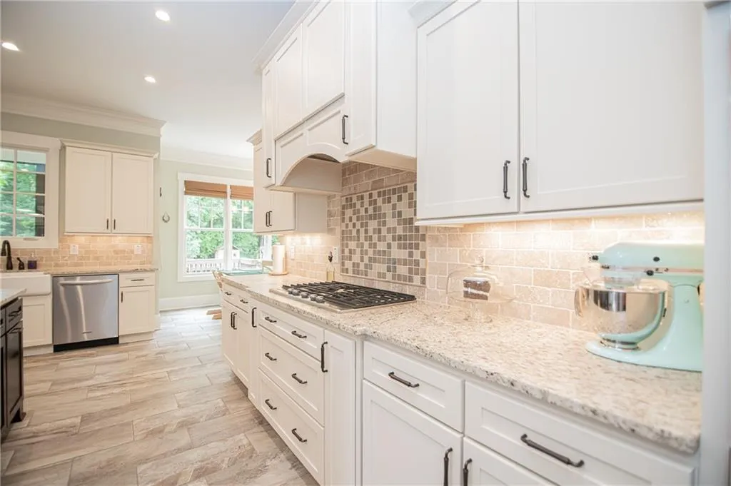 6400 Bridgewood Valley Road, Sandy Springs, Georgia 30328, 5 Bedrooms Bedrooms, ,5 BathroomsBathrooms,Residential,Sold,6400 Bridgewood Valley Road,6795147