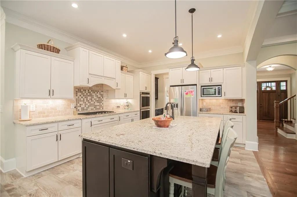 6400 Bridgewood Valley Road, Sandy Springs, Georgia 30328, 5 Bedrooms Bedrooms, ,5 BathroomsBathrooms,Residential,Sold,6400 Bridgewood Valley Road,6795147