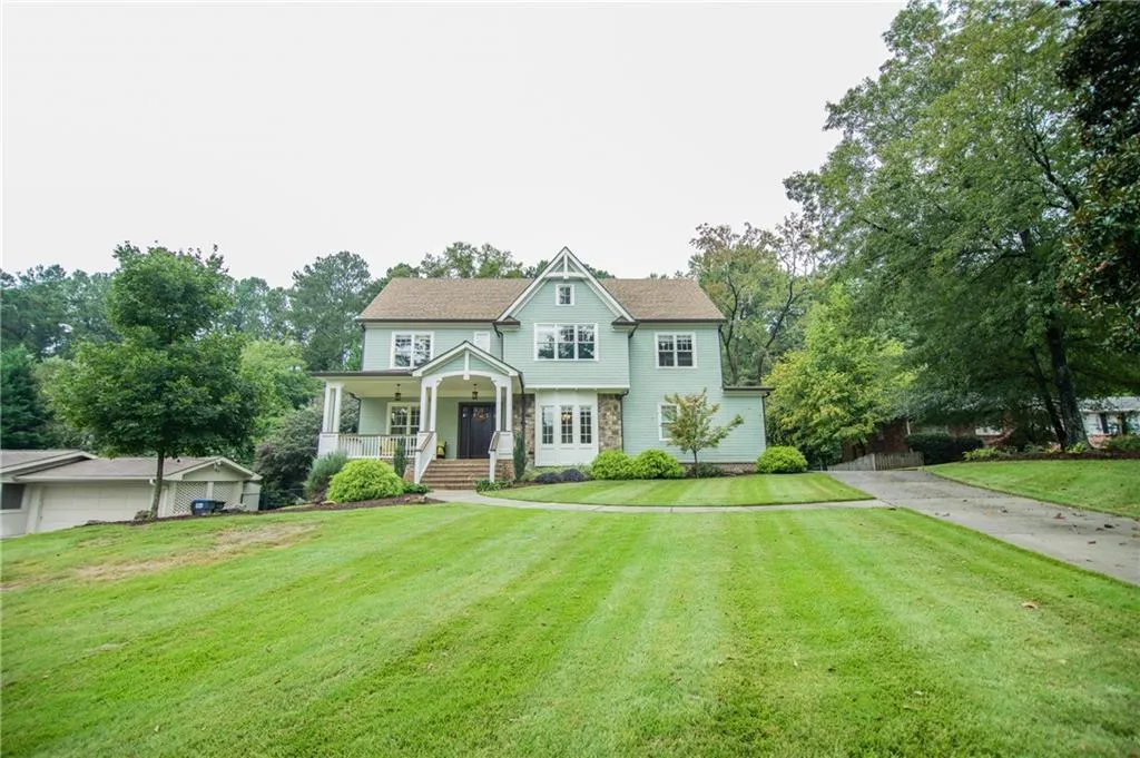 6400 Bridgewood Valley Road, Sandy Springs, Georgia 30328, 5 Bedrooms Bedrooms, ,5 BathroomsBathrooms,Residential,Sold,6400 Bridgewood Valley Road,6795147