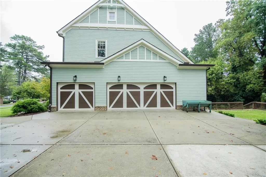 6400 Bridgewood Valley Road, Sandy Springs, Georgia 30328, 5 Bedrooms Bedrooms, ,5 BathroomsBathrooms,Residential,Sold,6400 Bridgewood Valley Road,6795147