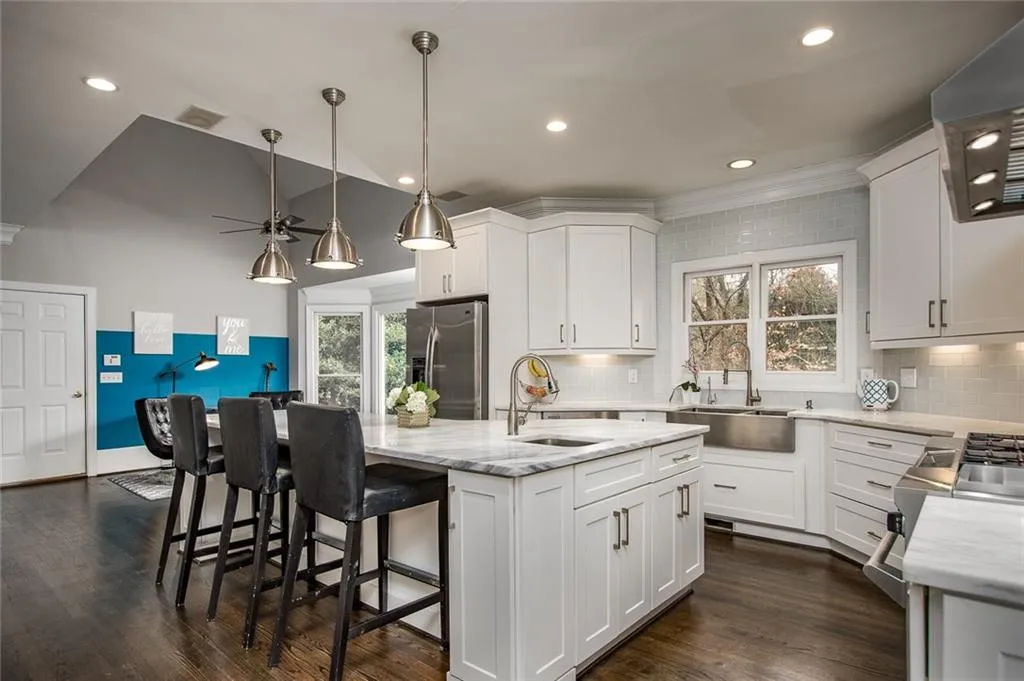 245 Ledgemont Court, Atlanta, Georgia 30342, 5 Bedrooms Bedrooms, ,4 BathroomsBathrooms,Residential,Sold,245 Ledgemont Court,5944830