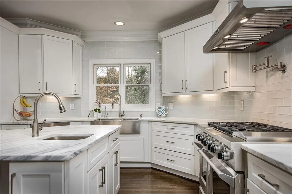 245 Ledgemont Court, Atlanta, Georgia 30342, 5 Bedrooms Bedrooms, ,4 BathroomsBathrooms,Residential,Sold,245 Ledgemont Court,5944830