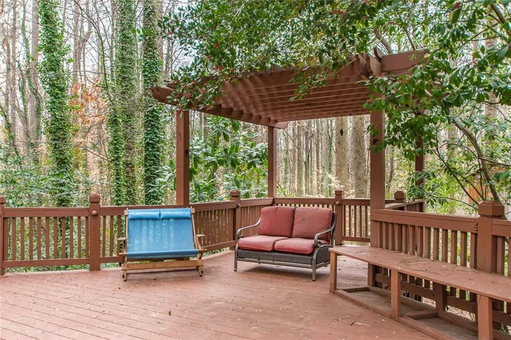 245 Ledgemont Court, Atlanta, Georgia 30342, 5 Bedrooms Bedrooms, ,4 BathroomsBathrooms,Residential,Sold,245 Ledgemont Court,5944830