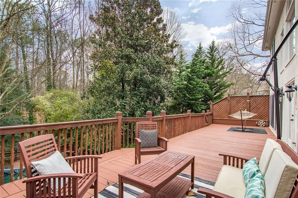 245 Ledgemont Court, Atlanta, Georgia 30342, 5 Bedrooms Bedrooms, ,4 BathroomsBathrooms,Residential,Sold,245 Ledgemont Court,5944830