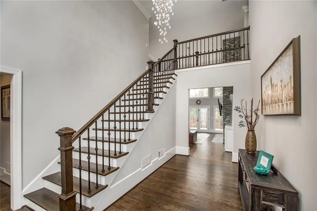 245 Ledgemont Court, Atlanta, Georgia 30342, 5 Bedrooms Bedrooms, ,4 BathroomsBathrooms,Residential,Sold,245 Ledgemont Court,5944830