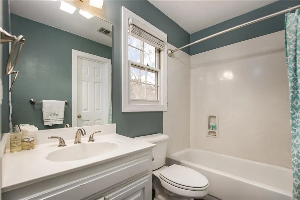 245 Ledgemont Court, Atlanta, Georgia 30342, 5 Bedrooms Bedrooms, ,4 BathroomsBathrooms,Residential,Sold,245 Ledgemont Court,5944830