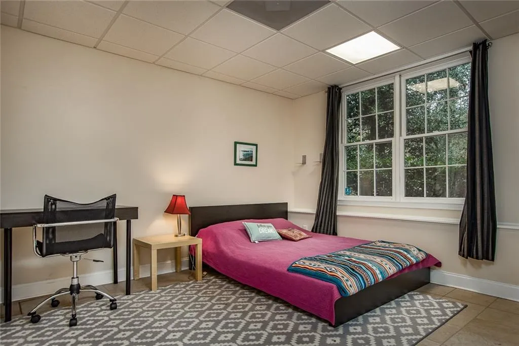 245 Ledgemont Court, Atlanta, Georgia 30342, 5 Bedrooms Bedrooms, ,4 BathroomsBathrooms,Residential,Sold,245 Ledgemont Court,5944830