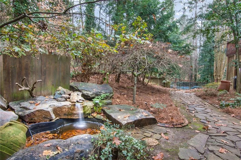 245 Ledgemont Court, Atlanta, Georgia 30342, 5 Bedrooms Bedrooms, ,4 BathroomsBathrooms,Residential,Sold,245 Ledgemont Court,5944830