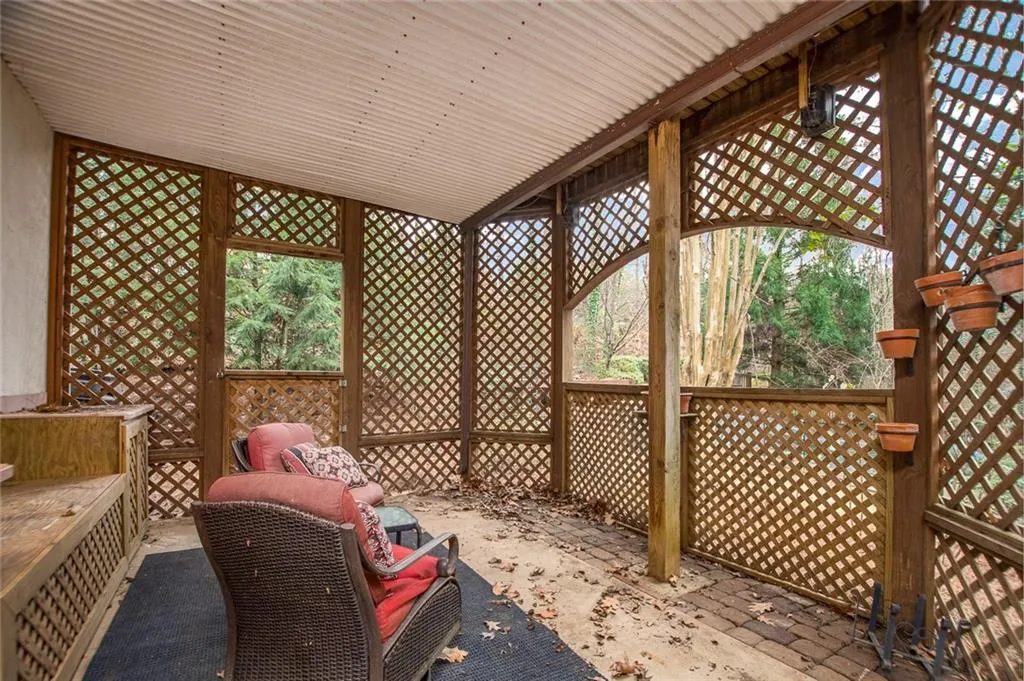 245 Ledgemont Court, Atlanta, Georgia 30342, 5 Bedrooms Bedrooms, ,4 BathroomsBathrooms,Residential,Sold,245 Ledgemont Court,5944830