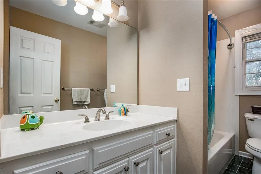 245 Ledgemont Court, Atlanta, Georgia 30342, 5 Bedrooms Bedrooms, ,4 BathroomsBathrooms,Residential,Sold,245 Ledgemont Court,5944830