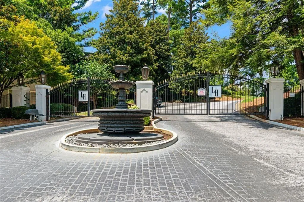 4104 Pine Heights Drive Northeast Drive Ne, Atlanta, Georgia 30324, 2 Bedrooms Bedrooms, ,2 BathroomsBathrooms,Residential,For Sale,4104 Pine Heights Drive Northeast Drive Ne,7624601