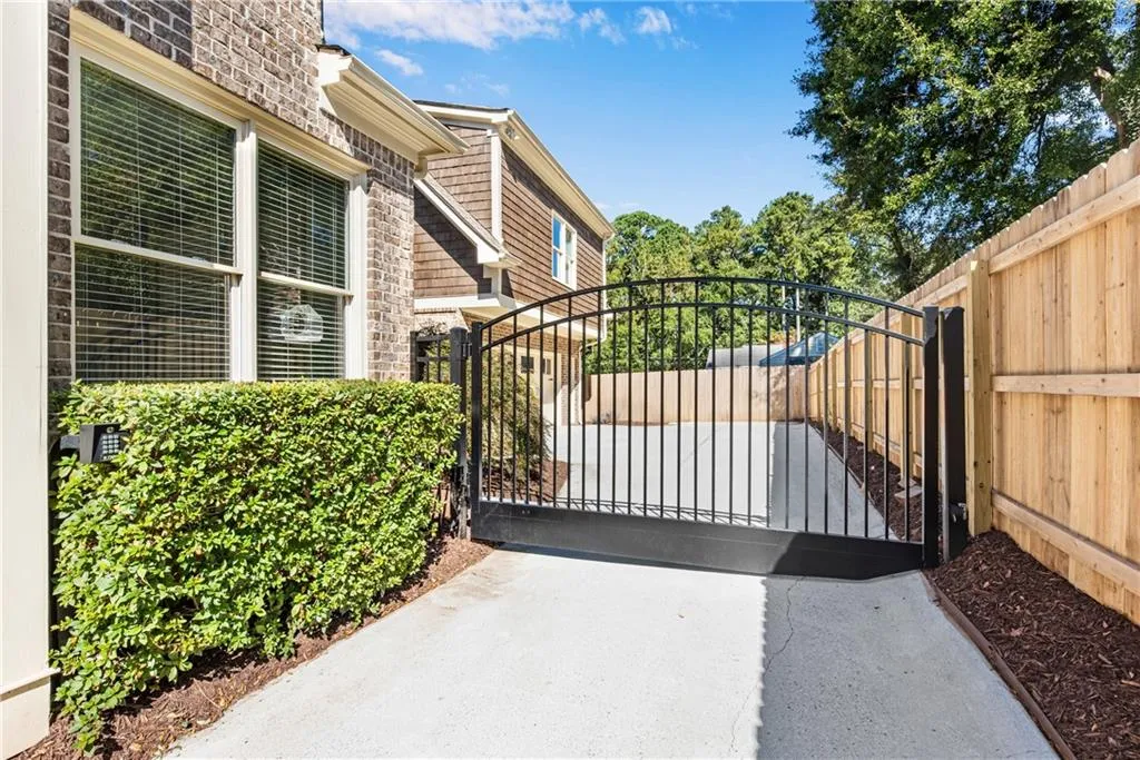 60 W Belle Isle Road, Sandy Springs, Georgia 30342, 4 Bedrooms Bedrooms, ,4 BathroomsBathrooms,Residential,Sold,60 W Belle Isle Road,6960716