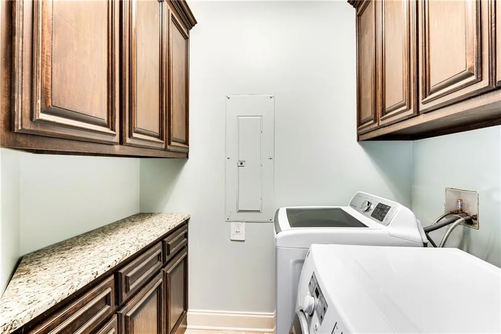 60 W Belle Isle Road, Sandy Springs, Georgia 30342, 4 Bedrooms Bedrooms, ,4 BathroomsBathrooms,Residential,Sold,60 W Belle Isle Road,6960716