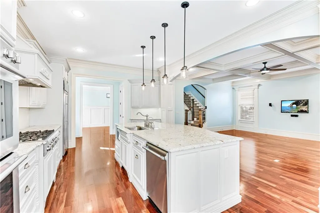 60 W Belle Isle Road, Sandy Springs, Georgia 30342, 4 Bedrooms Bedrooms, ,4 BathroomsBathrooms,Residential,Sold,60 W Belle Isle Road,6960716