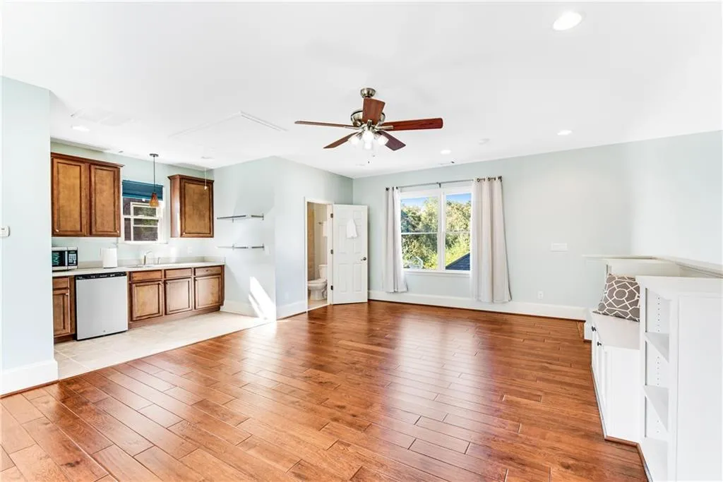 60 W Belle Isle Road, Sandy Springs, Georgia 30342, 4 Bedrooms Bedrooms, ,4 BathroomsBathrooms,Residential,Sold,60 W Belle Isle Road,6960716