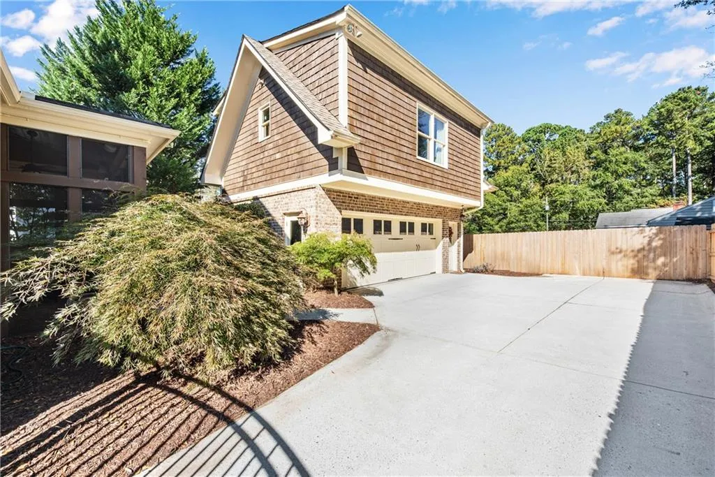 60 W Belle Isle Road, Sandy Springs, Georgia 30342, 4 Bedrooms Bedrooms, ,4 BathroomsBathrooms,Residential,Sold,60 W Belle Isle Road,6960716
