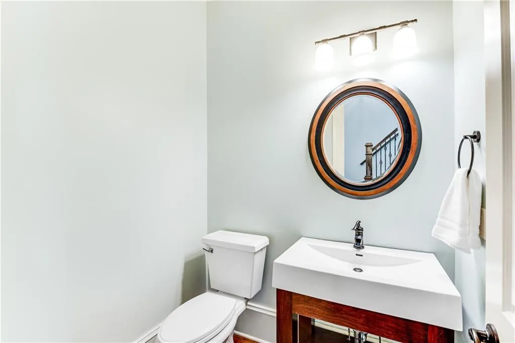 60 W Belle Isle Road, Sandy Springs, Georgia 30342, 4 Bedrooms Bedrooms, ,4 BathroomsBathrooms,Residential,Sold,60 W Belle Isle Road,6960716