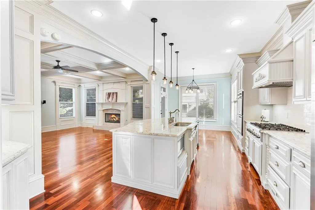 60 W Belle Isle Road, Sandy Springs, Georgia 30342, 4 Bedrooms Bedrooms, ,4 BathroomsBathrooms,Residential,Sold,60 W Belle Isle Road,6960716