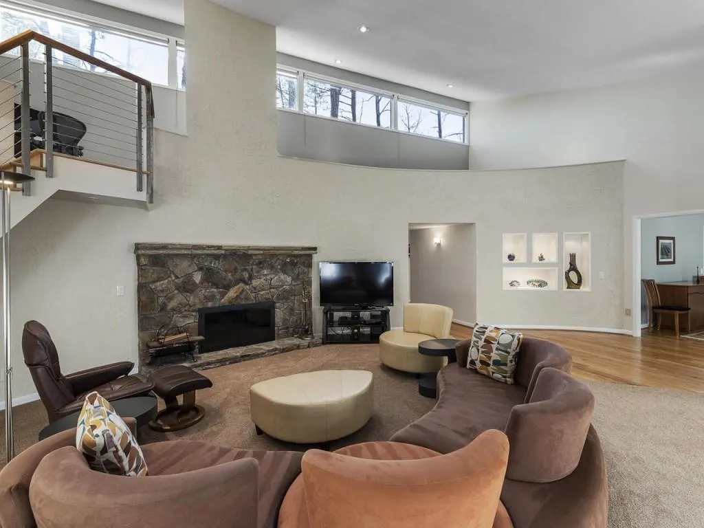 300 Idlewood Court, Sandy Springs, Georgia 30327, 4 Bedrooms Bedrooms, ,3 BathroomsBathrooms,Residential,Sold,300 Idlewood Court,6841303