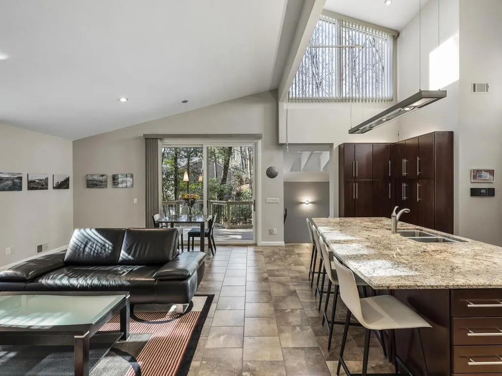 300 Idlewood Court, Sandy Springs, Georgia 30327, 4 Bedrooms Bedrooms, ,3 BathroomsBathrooms,Residential,Sold,300 Idlewood Court,6841303