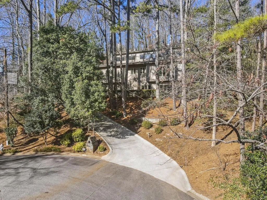 300 Idlewood Court, Sandy Springs, Georgia 30327, 4 Bedrooms Bedrooms, ,3 BathroomsBathrooms,Residential,Sold,300 Idlewood Court,6841303