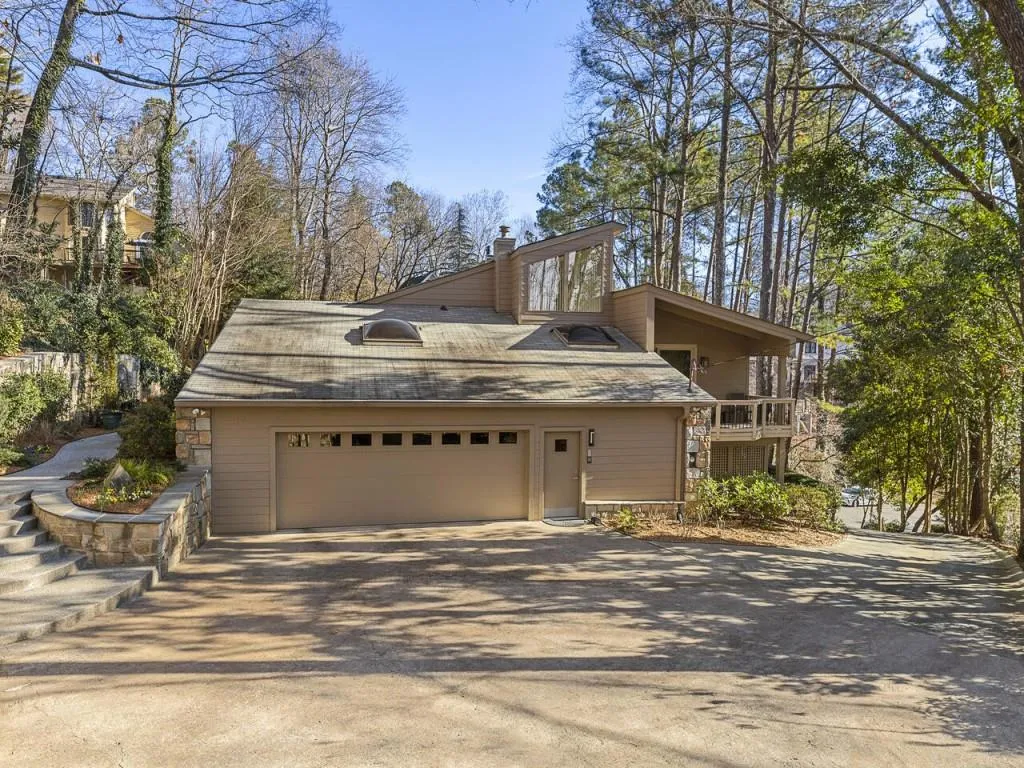 300 Idlewood Court, Sandy Springs, Georgia 30327, 4 Bedrooms Bedrooms, ,3 BathroomsBathrooms,Residential,Sold,300 Idlewood Court,6841303