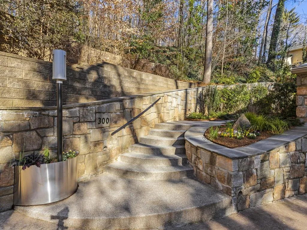 300 Idlewood Court, Sandy Springs, Georgia 30327, 4 Bedrooms Bedrooms, ,3 BathroomsBathrooms,Residential,Sold,300 Idlewood Court,6841303