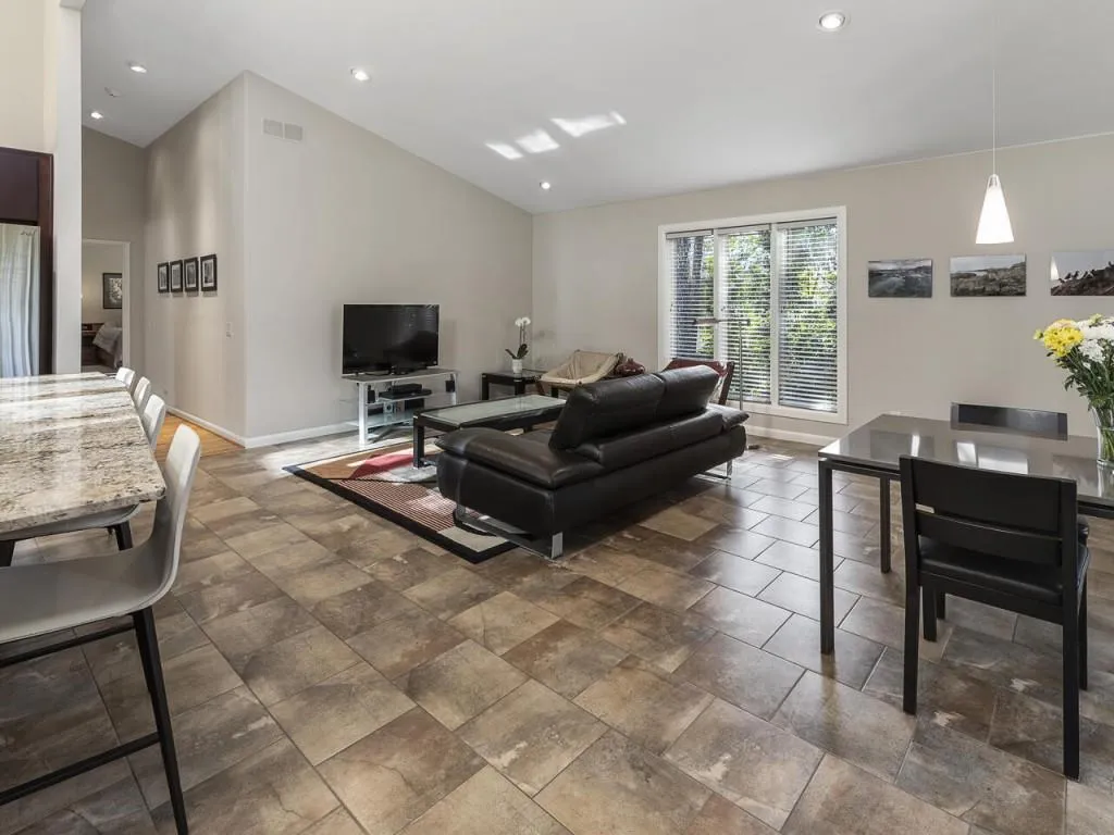 300 Idlewood Court, Sandy Springs, Georgia 30327, 4 Bedrooms Bedrooms, ,3 BathroomsBathrooms,Residential,Sold,300 Idlewood Court,6841303