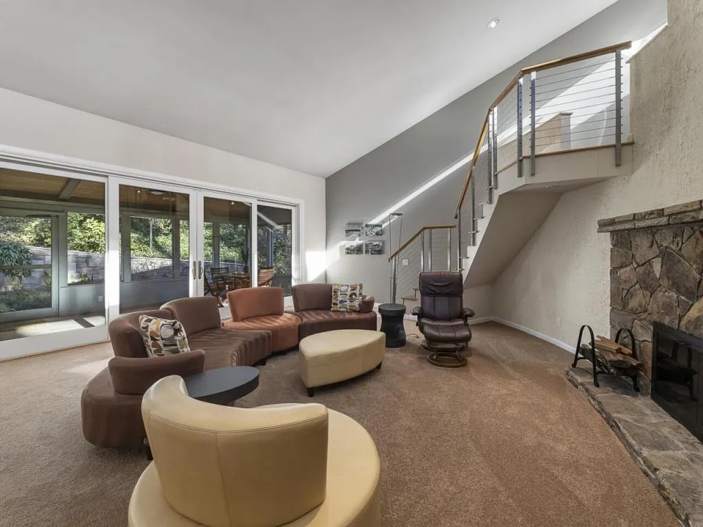 300 Idlewood Court, Sandy Springs, Georgia 30327, 4 Bedrooms Bedrooms, ,3 BathroomsBathrooms,Residential,Sold,300 Idlewood Court,6841303