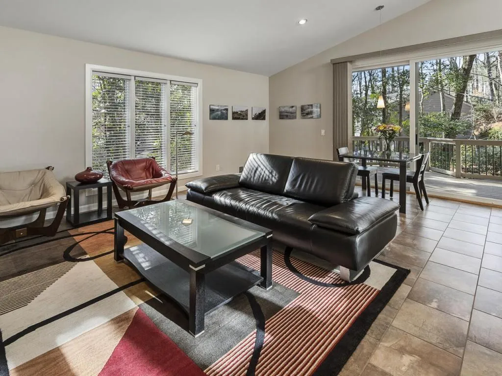 300 Idlewood Court, Sandy Springs, Georgia 30327, 4 Bedrooms Bedrooms, ,3 BathroomsBathrooms,Residential,Sold,300 Idlewood Court,6841303