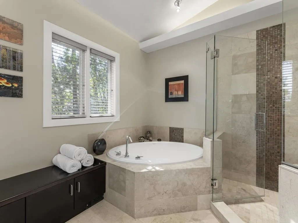 300 Idlewood Court, Sandy Springs, Georgia 30327, 4 Bedrooms Bedrooms, ,3 BathroomsBathrooms,Residential,Sold,300 Idlewood Court,6841303