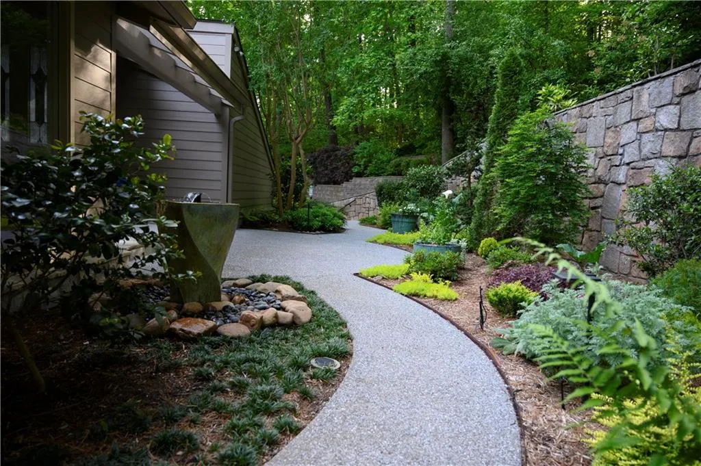 300 Idlewood Court, Sandy Springs, Georgia 30327, 4 Bedrooms Bedrooms, ,3 BathroomsBathrooms,Residential,Sold,300 Idlewood Court,6841303