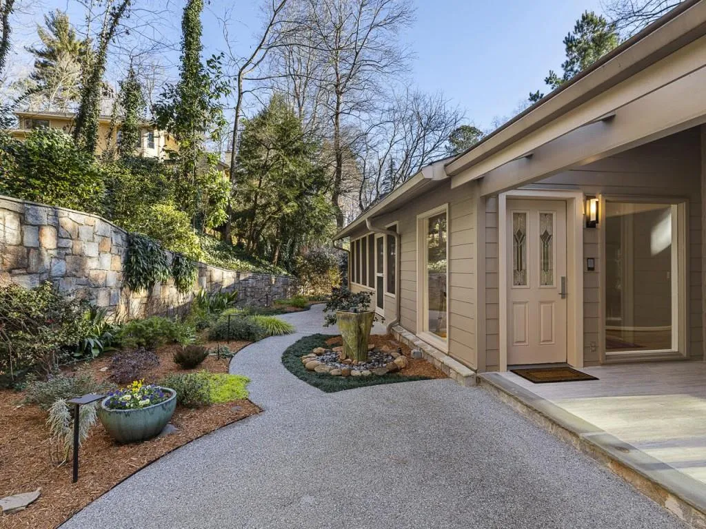 300 Idlewood Court, Sandy Springs, Georgia 30327, 4 Bedrooms Bedrooms, ,3 BathroomsBathrooms,Residential,Sold,300 Idlewood Court,6841303