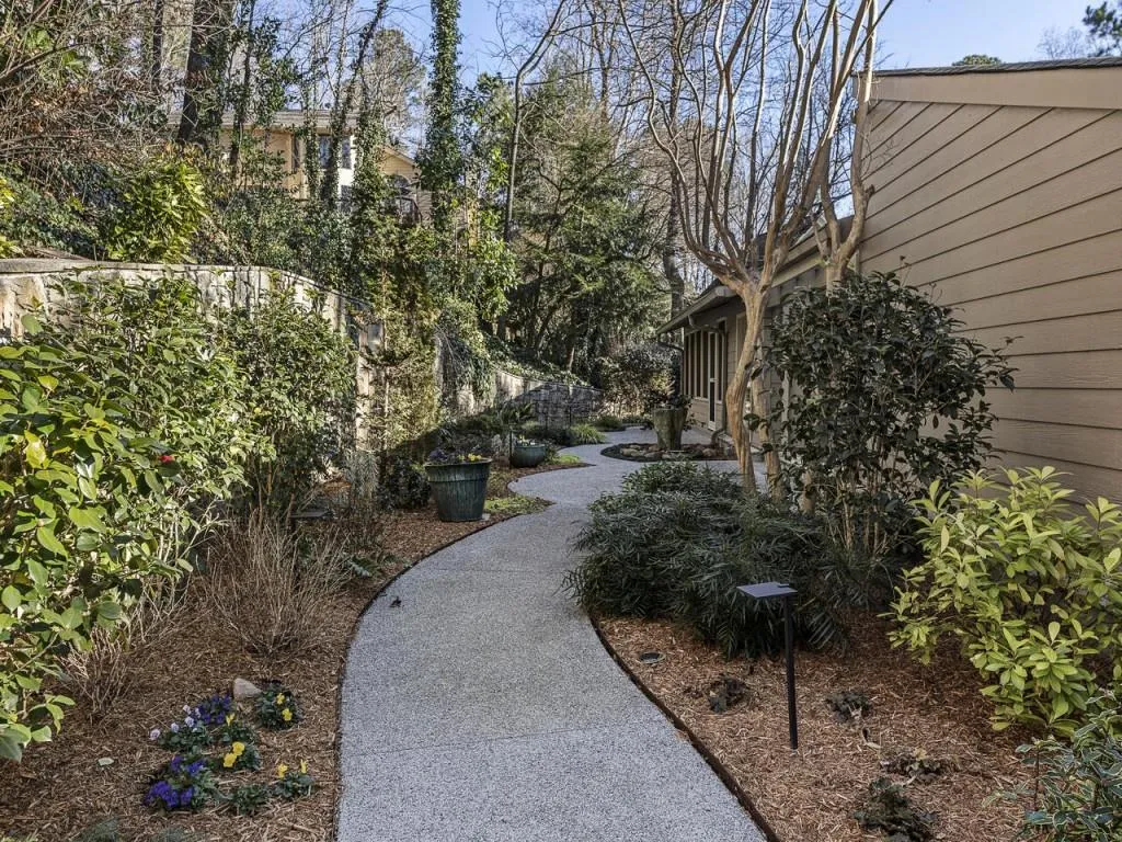 300 Idlewood Court, Sandy Springs, Georgia 30327, 4 Bedrooms Bedrooms, ,3 BathroomsBathrooms,Residential,Sold,300 Idlewood Court,6841303