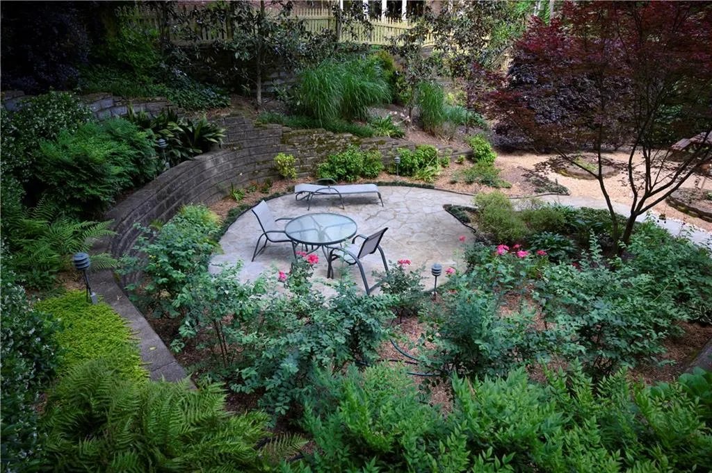 300 Idlewood Court, Sandy Springs, Georgia 30327, 4 Bedrooms Bedrooms, ,3 BathroomsBathrooms,Residential,Sold,300 Idlewood Court,6841303