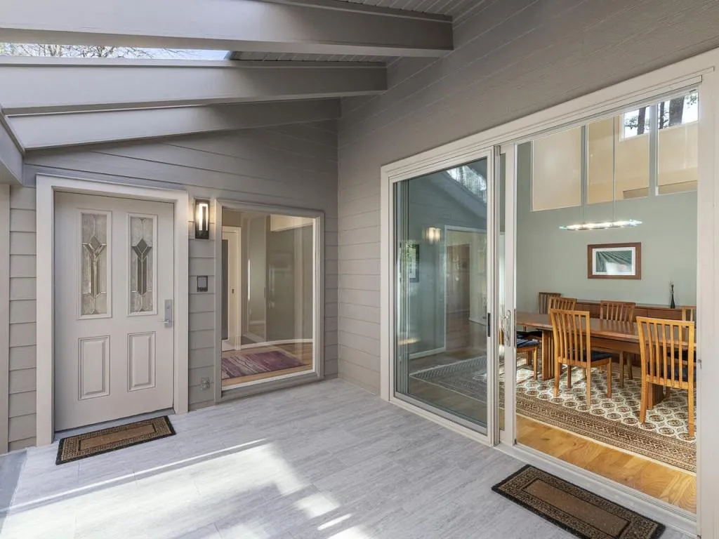 300 Idlewood Court, Sandy Springs, Georgia 30327, 4 Bedrooms Bedrooms, ,3 BathroomsBathrooms,Residential,Sold,300 Idlewood Court,6841303