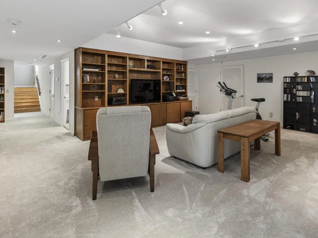 300 Idlewood Court, Sandy Springs, Georgia 30327, 4 Bedrooms Bedrooms, ,3 BathroomsBathrooms,Residential,Sold,300 Idlewood Court,6841303