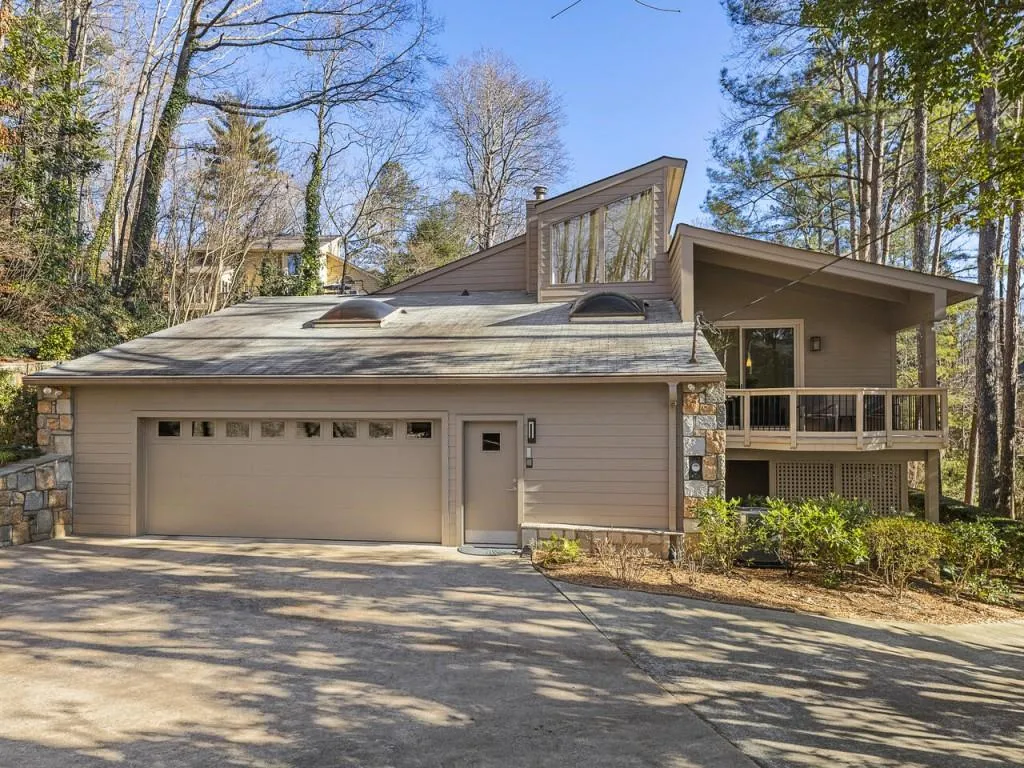 300 Idlewood Court, Sandy Springs, Georgia 30327, 4 Bedrooms Bedrooms, ,3 BathroomsBathrooms,Residential,Sold,300 Idlewood Court,6841303