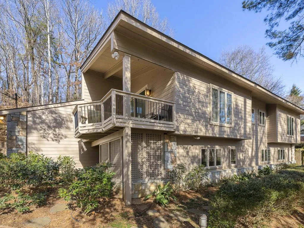 300 Idlewood Court, Sandy Springs, Georgia 30327, 4 Bedrooms Bedrooms, ,3 BathroomsBathrooms,Residential,Sold,300 Idlewood Court,6841303