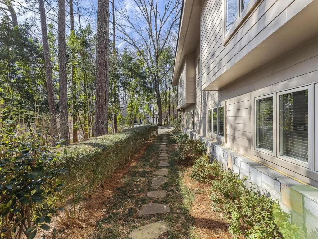 300 Idlewood Court, Sandy Springs, Georgia 30327, 4 Bedrooms Bedrooms, ,3 BathroomsBathrooms,Residential,Sold,300 Idlewood Court,6841303