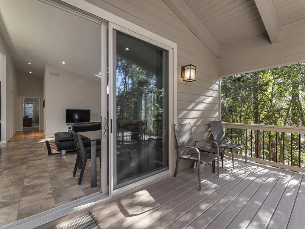 300 Idlewood Court, Sandy Springs, Georgia 30327, 4 Bedrooms Bedrooms, ,3 BathroomsBathrooms,Residential,Sold,300 Idlewood Court,6841303