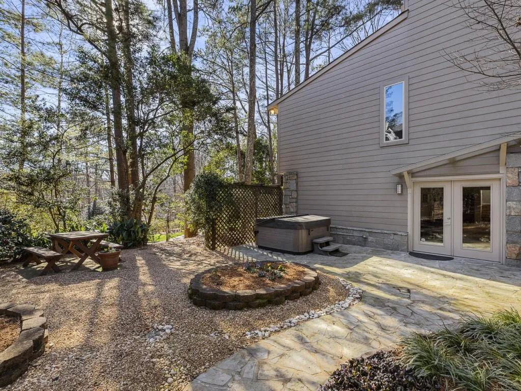 300 Idlewood Court, Sandy Springs, Georgia 30327, 4 Bedrooms Bedrooms, ,3 BathroomsBathrooms,Residential,Sold,300 Idlewood Court,6841303