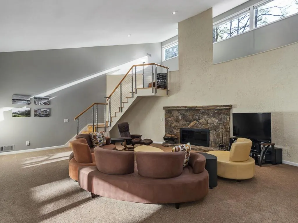 300 Idlewood Court, Sandy Springs, Georgia 30327, 4 Bedrooms Bedrooms, ,3 BathroomsBathrooms,Residential,Sold,300 Idlewood Court,6841303