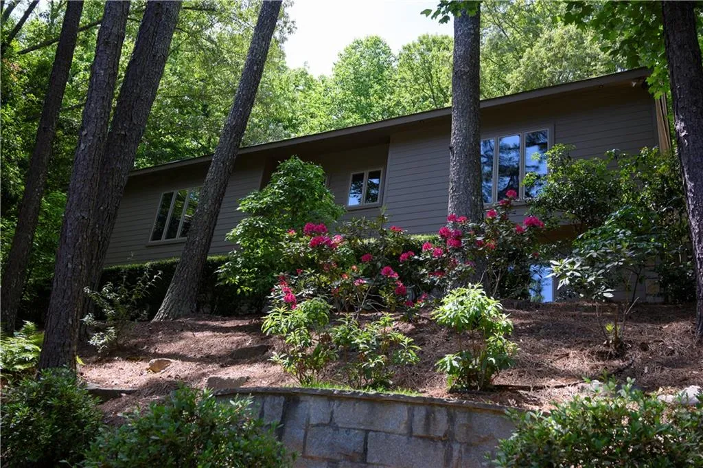 300 Idlewood Court, Sandy Springs, Georgia 30327, 4 Bedrooms Bedrooms, ,3 BathroomsBathrooms,Residential,Sold,300 Idlewood Court,6841303