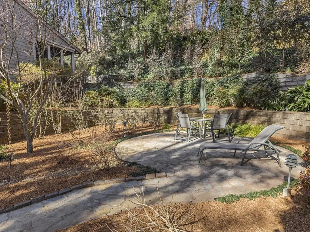 300 Idlewood Court, Sandy Springs, Georgia 30327, 4 Bedrooms Bedrooms, ,3 BathroomsBathrooms,Residential,Sold,300 Idlewood Court,6841303