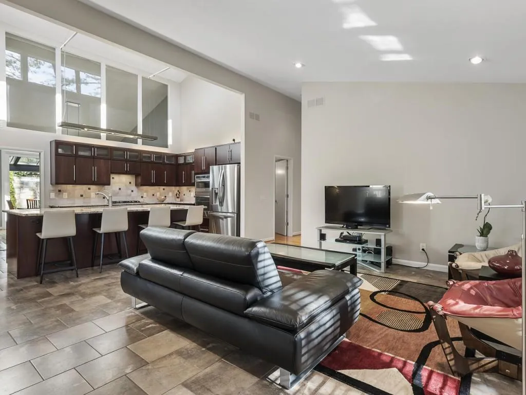 300 Idlewood Court, Sandy Springs, Georgia 30327, 4 Bedrooms Bedrooms, ,3 BathroomsBathrooms,Residential,Sold,300 Idlewood Court,6841303