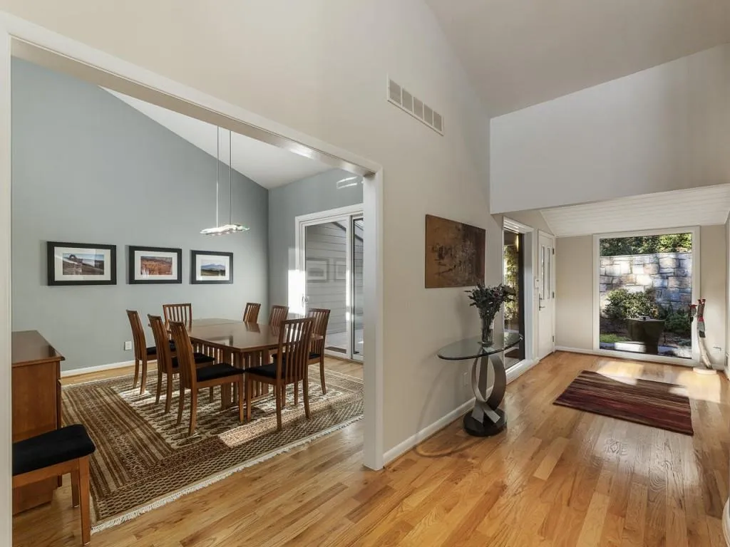 300 Idlewood Court, Sandy Springs, Georgia 30327, 4 Bedrooms Bedrooms, ,3 BathroomsBathrooms,Residential,Sold,300 Idlewood Court,6841303